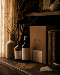 Gypsy Scent No.01 Ritual Set — caja con difusor, spray, hierbas y cartas de tarot